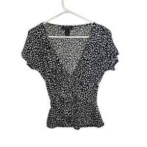 WHITE HOUSE BLACK MARKET RUFFLED SHORT SLEEVE BLACK WHITE BLOUSE LOW FRONT  XS